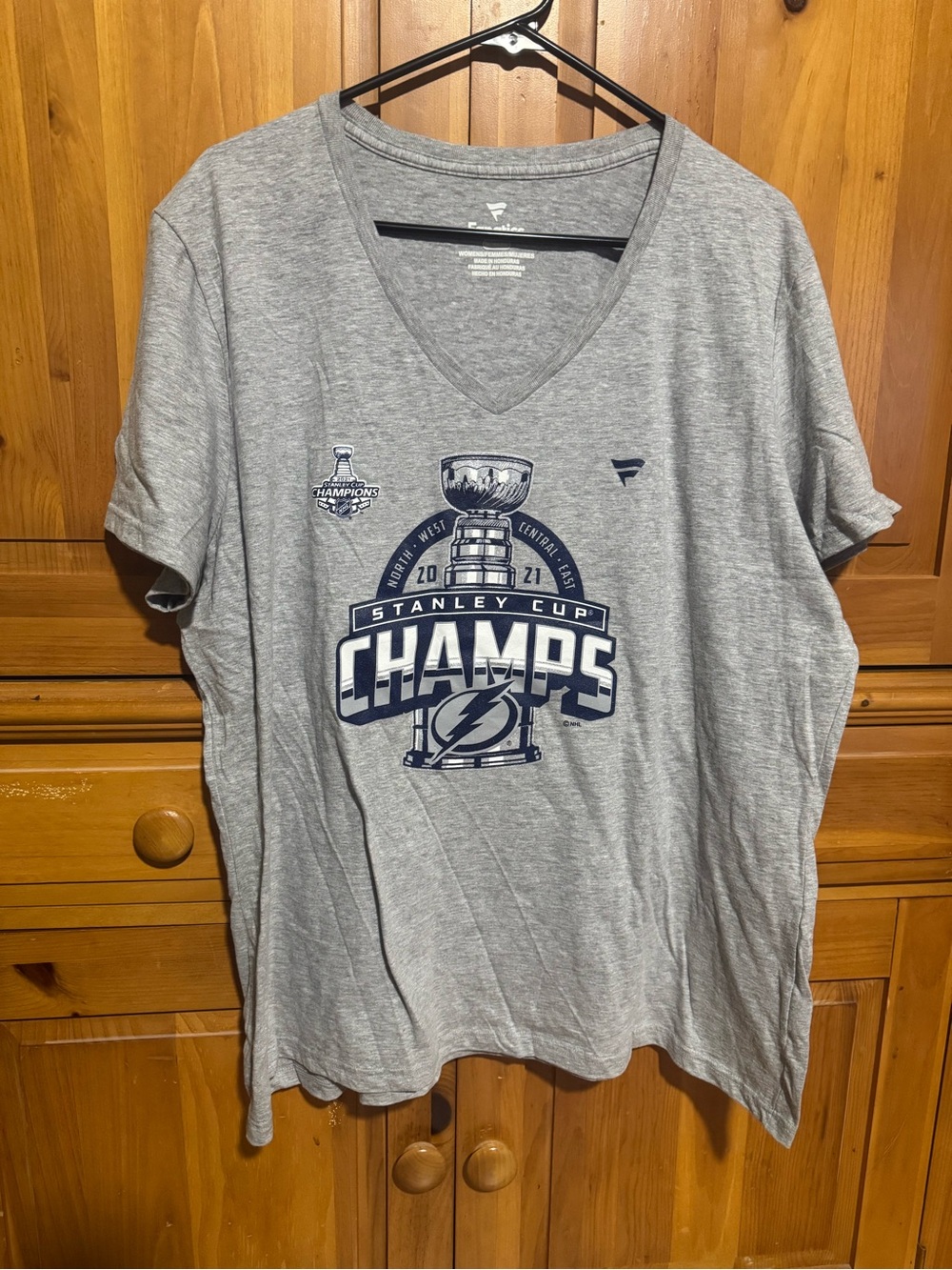 Fanatics Tampa Bay Lightning Stanley Cup Champs Women's Gray V-Neck T-Shirt 3XL